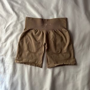 NVGTN seamless contour shorts